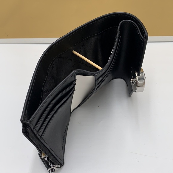 MICHAEL KORS
Carmen Medium Faux Leather Wallet
BLACK COLOR - Picture 10 of 11